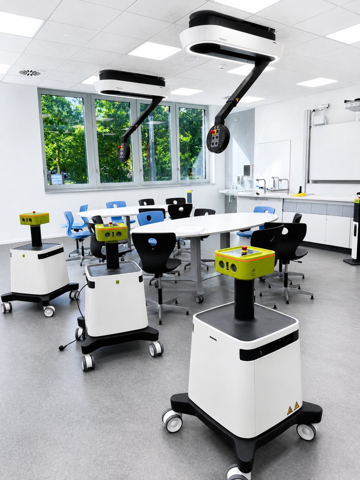 Deckenversorgungssystem in einem Fachraum